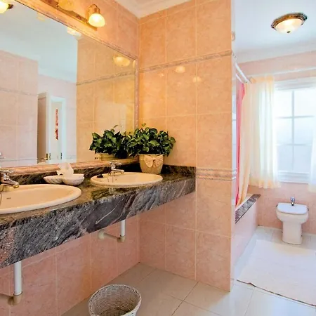 Puerto Del Carmen Sleeps 8 Wifi Vila